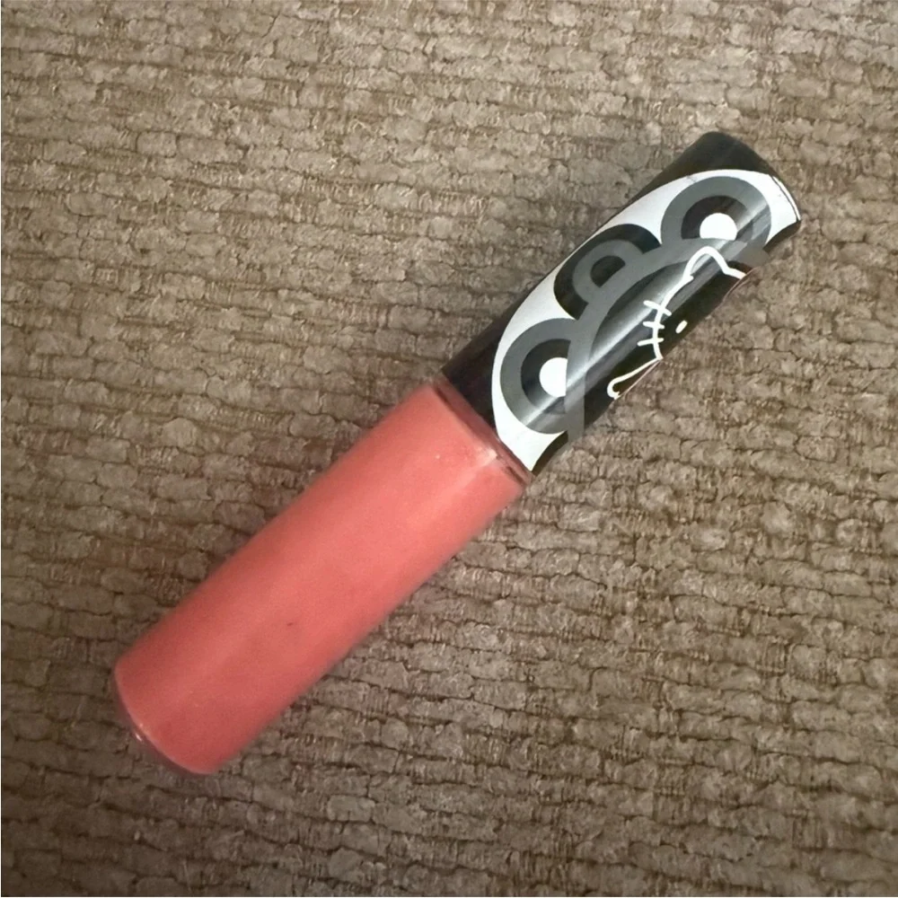 MAC Cosmetics Hello Kitty Lipgloss Color Mimmy